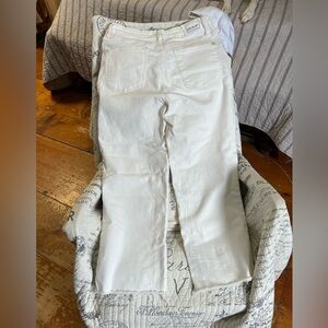 NWOT Wide leg crop Judy Blue white jeans. Size 7/28